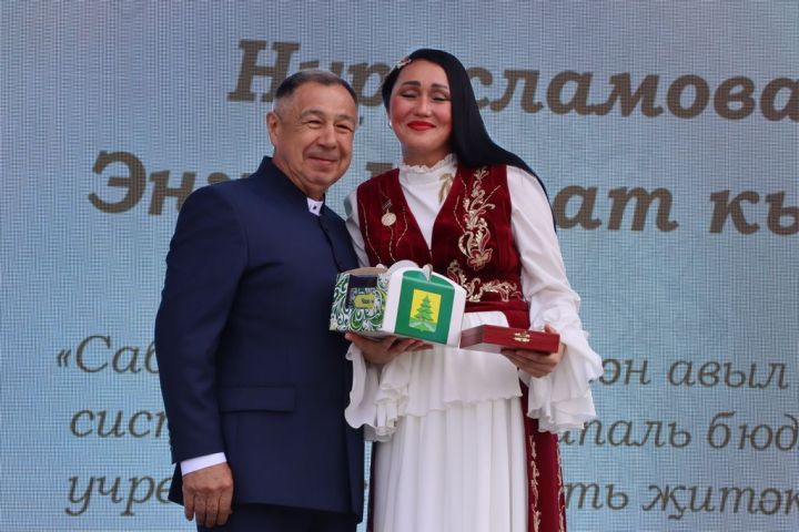 Республикабызның дәүләт һәм район  башлыгы  бүләкләренә лаек булучыларны, «Үз һөнәренең остасы» исеме  алучыларны хөрмәтләү  (фоторепортаж)