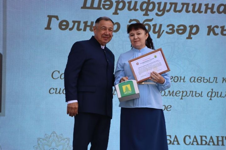 Республикабызның дәүләт һәм район  башлыгы  бүләкләренә лаек булучыларны, «Үз һөнәренең остасы» исеме  алучыларны хөрмәтләү  (фоторепортаж)