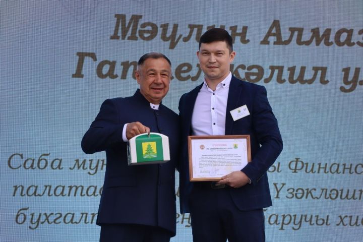 Республикабызның дәүләт һәм район  башлыгы  бүләкләренә лаек булучыларны, «Үз һөнәренең остасы» исеме  алучыларны хөрмәтләү  (фоторепортаж)