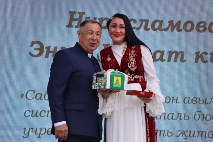 Республикабызның дәүләт һәм район  башлыгы  бүләкләренә лаек булучыларны, «Үз һөнәренең остасы» исеме  алучыларны хөрмәтләү  (фоторепортаж)