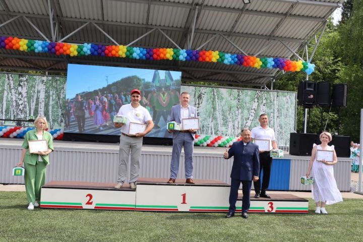 Республикабызның дәүләт һәм район  башлыгы  бүләкләренә лаек булучыларны, «Үз һөнәренең остасы» исеме  алучыларны хөрмәтләү  (фоторепортаж)