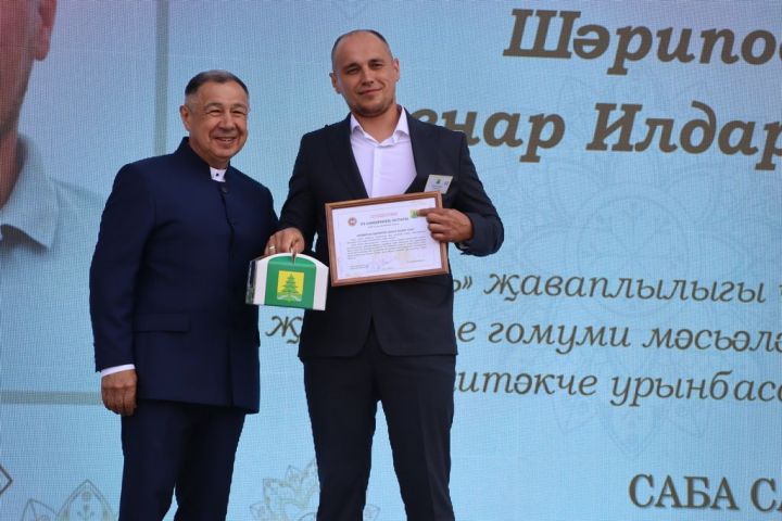 Республикабызның дәүләт һәм район  башлыгы  бүләкләренә лаек булучыларны, «Үз һөнәренең остасы» исеме  алучыларны хөрмәтләү  (фоторепортаж)