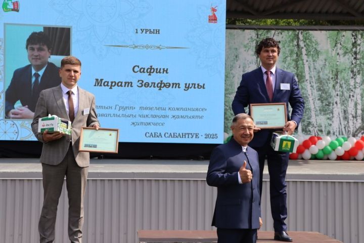 Республикабызның дәүләт һәм район  башлыгы  бүләкләренә лаек булучыларны, «Үз һөнәренең остасы» исеме  алучыларны хөрмәтләү  (фоторепортаж)