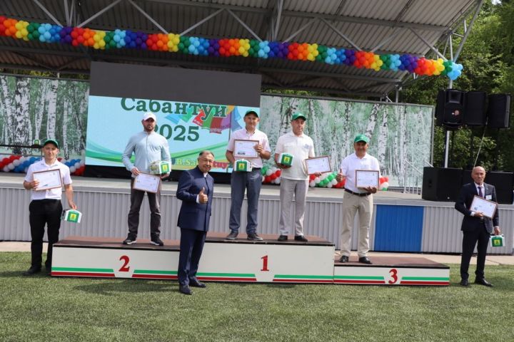 Республикабызның дәүләт һәм район  башлыгы  бүләкләренә лаек булучыларны, «Үз һөнәренең остасы» исеме  алучыларны хөрмәтләү  (фоторепортаж)