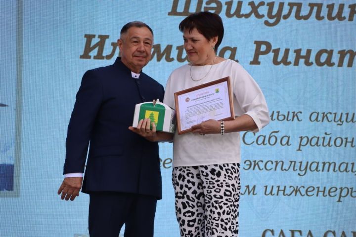 Республикабызның дәүләт һәм район  башлыгы  бүләкләренә лаек булучыларны, «Үз һөнәренең остасы» исеме  алучыларны хөрмәтләү  (фоторепортаж)
