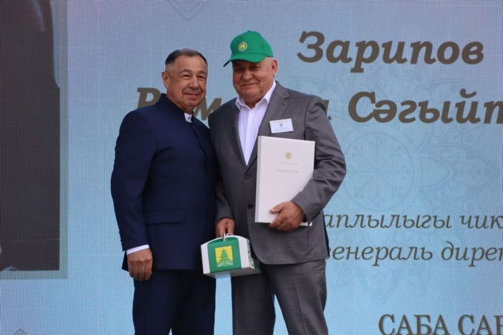 Республикабызның дәүләт һәм район  башлыгы  бүләкләренә лаек булучыларны, «Үз һөнәренең остасы» исеме  алучыларны хөрмәтләү  (фоторепортаж)