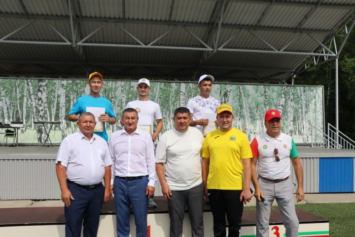 Эштә батырлар, ялда  ялкыннар
