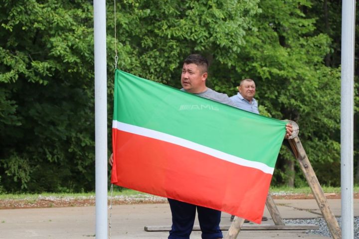 Эштә батырлар, ялда  ялкыннар