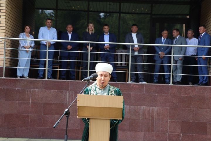 Эштә батырлар, ялда  ялкыннар