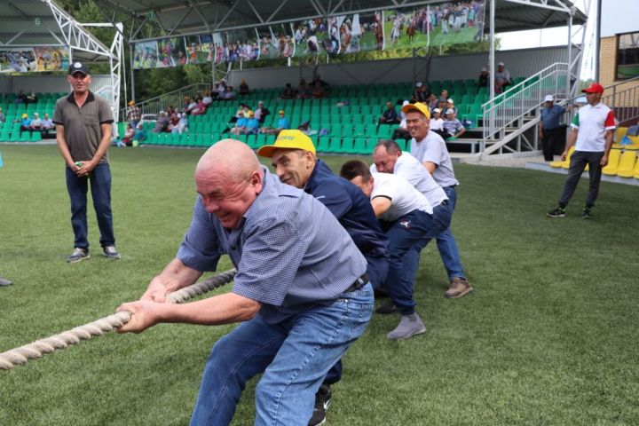Эштә батырлар, ялда  ялкыннар