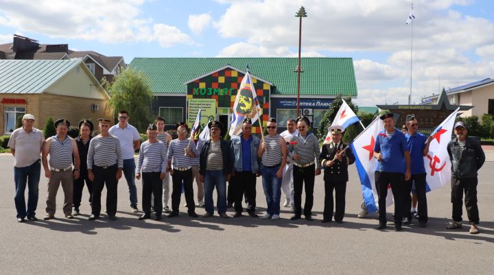 Сабада   диңгезчеләр маршы...