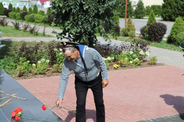 Сабада   диңгезчеләр маршы...