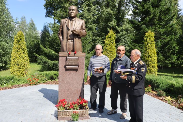 Сабада   диңгезчеләр маршы...