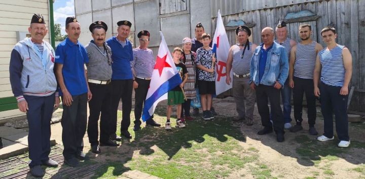 Сабада   диңгезчеләр маршы...