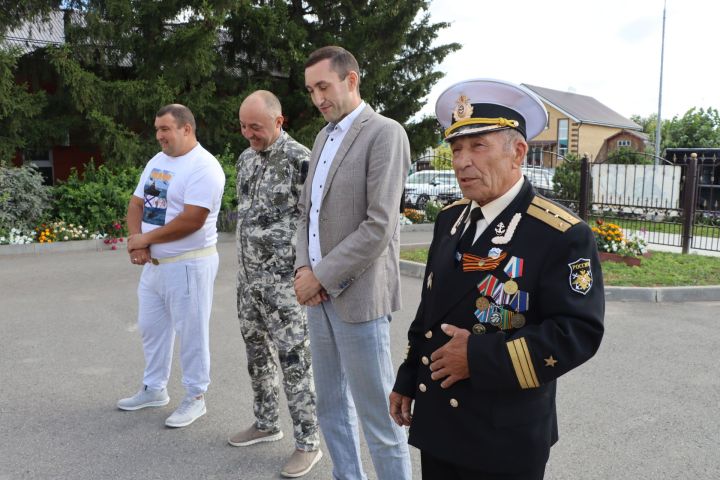 Сабада   диңгезчеләр маршы...