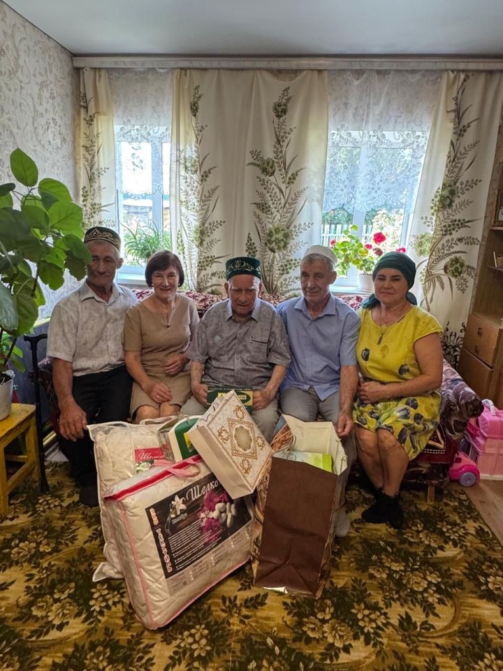 Алан Елга авылында яшәүче Әмин Хисмәтовны 90 яшьлек юбилее белән котладылар