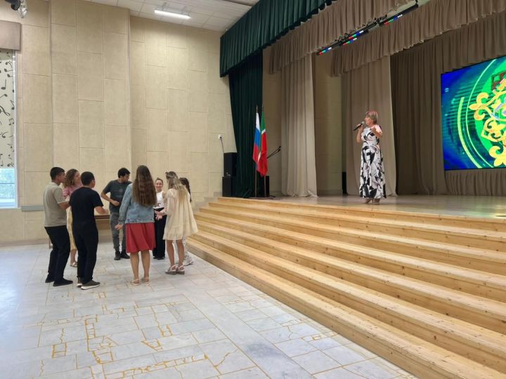 Районыбызга экскурсиягә чит ил студентлары килде