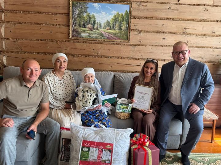 Кызыл Мишә авылында яшәүче  Рауза Шакирҗанованы 95 яшьлек олы юбилее белән котладылар