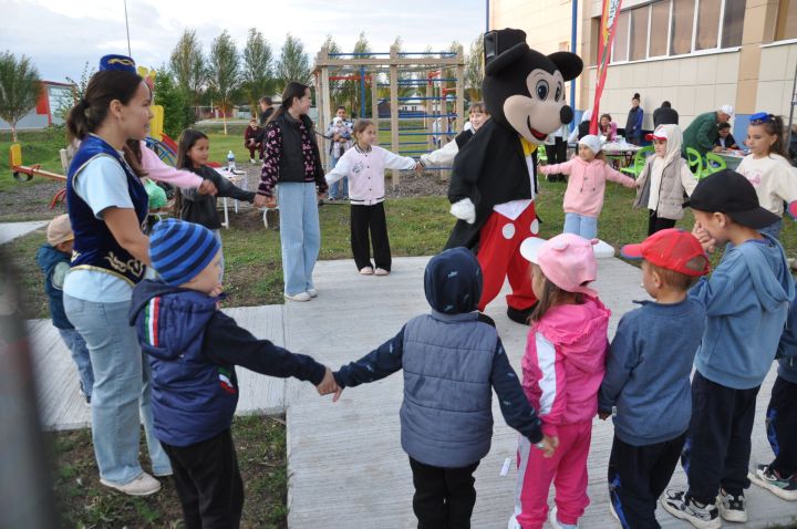 Күршеләр, күршеләр,  иң якын кешеләр...