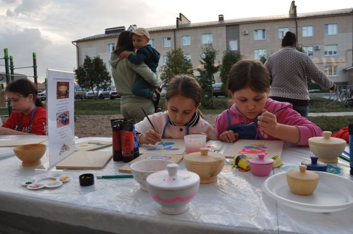 Күршеләр, күршеләр,  иң якын кешеләр...