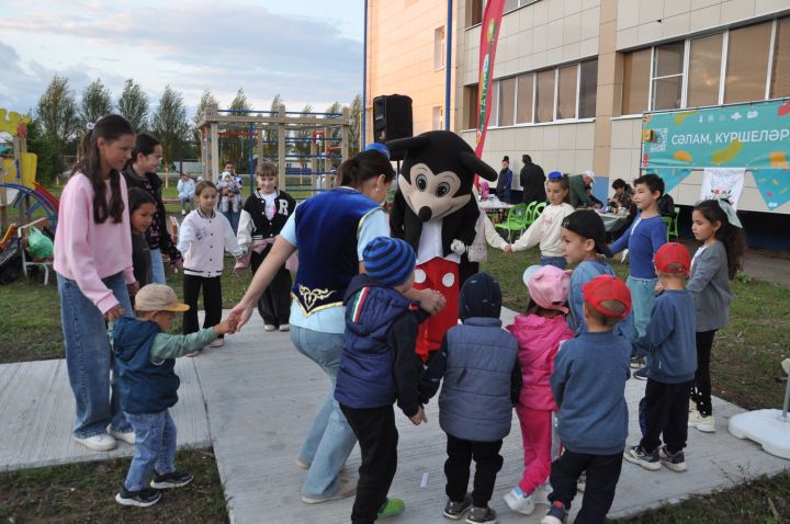 Күршеләр, күршеләр,  иң якын кешеләр...