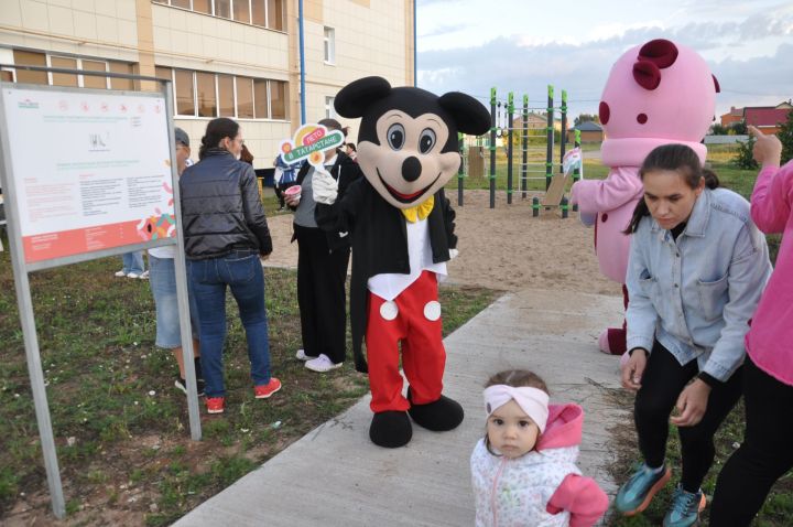 Күршеләр, күршеләр,  иң якын кешеләр...
