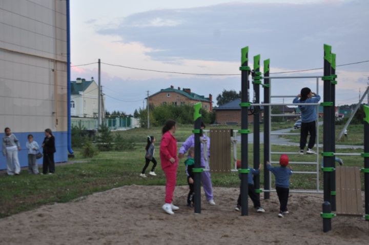 Күршеләр, күршеләр,  иң якын кешеләр...