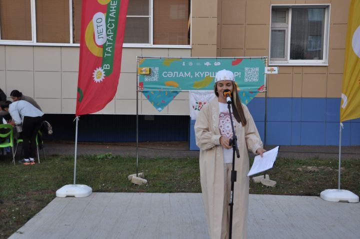 Күршеләр, күршеләр,  иң якын кешеләр...