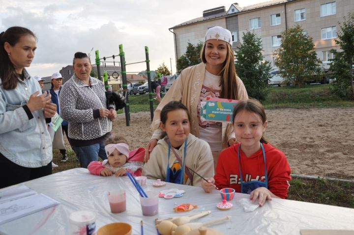 Күршеләр, күршеләр,  иң якын кешеләр...