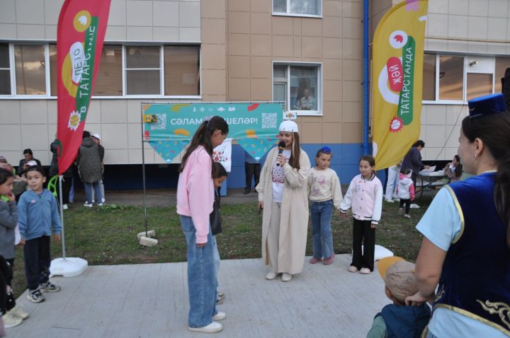 Күршеләр, күршеләр,  иң якын кешеләр...