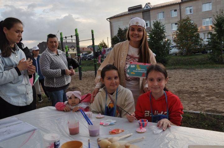 Күршеләр, күршеләр,  иң якын кешеләр...