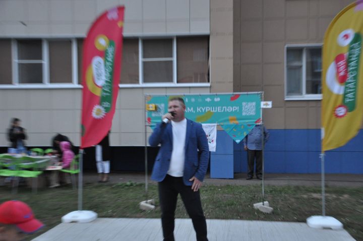 Күршеләр, күршеләр,  иң якын кешеләр...