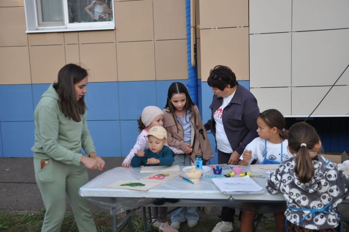 Күршеләр, күршеләр,  иң якын кешеләр...