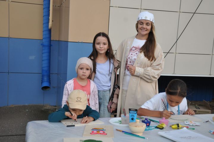 Күршеләр, күршеләр,  иң якын кешеләр...