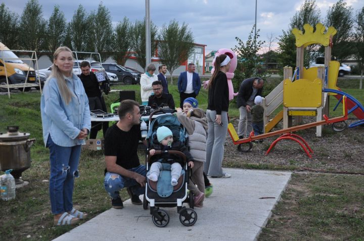 Күршеләр, күршеләр,  иң якын кешеләр...