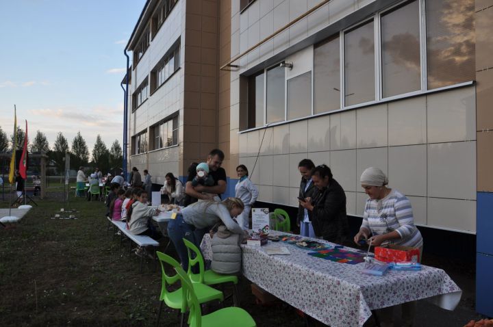 Күршеләр, күршеләр,  иң якын кешеләр...