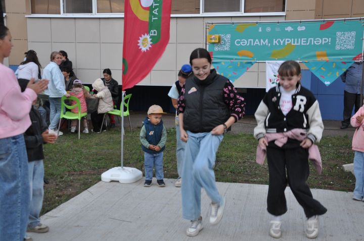 Күршеләр, күршеләр,  иң якын кешеләр...