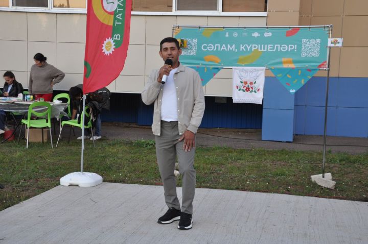 Күршеләр, күршеләр,  иң якын кешеләр...