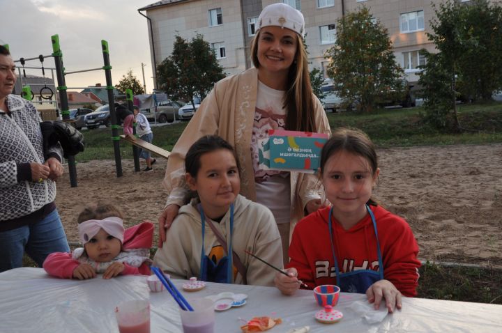 Күршеләр, күршеләр,  иң якын кешеләр...