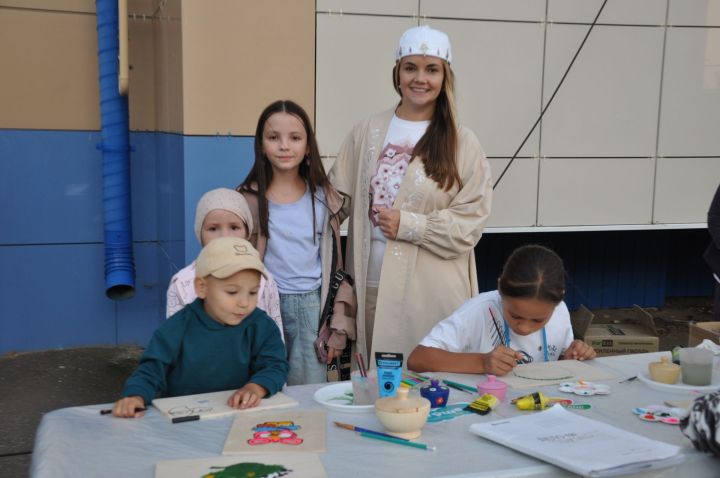 Күршеләр, күршеләр,  иң якын кешеләр...