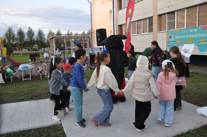 Күршеләр, күршеләр,  иң якын кешеләр...