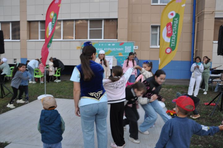 Күршеләр, күршеләр,  иң якын кешеләр...