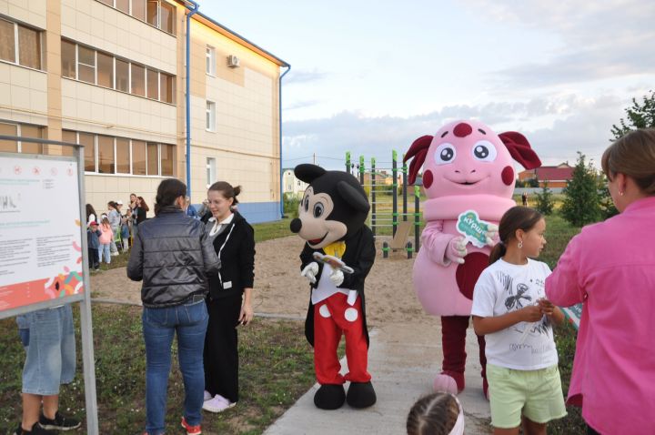 Күршеләр, күршеләр,  иң якын кешеләр...