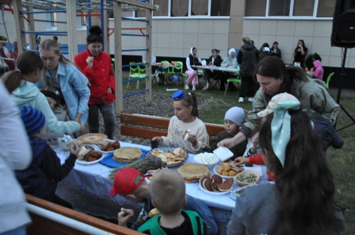 Күршеләр, күршеләр,  иң якын кешеләр...