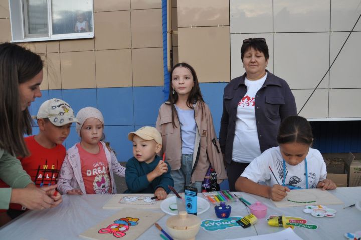 Күршеләр, күршеләр,  иң якын кешеләр...