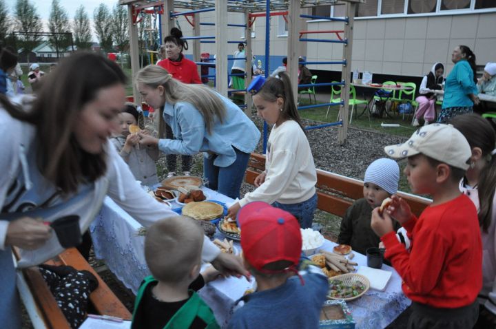 Күршеләр, күршеләр,  иң якын кешеләр...