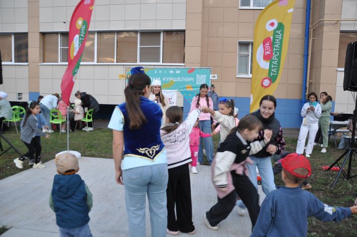 Күршеләр, күршеләр,  иң якын кешеләр...
