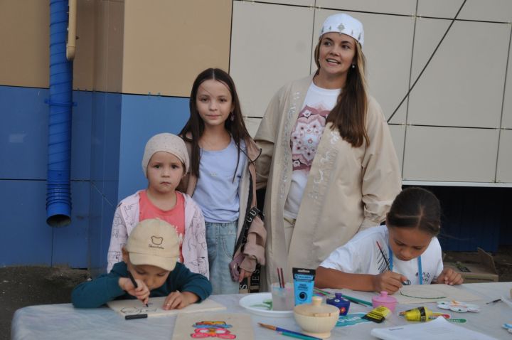 Күршеләр, күршеләр,  иң якын кешеләр...