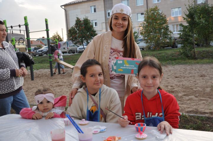 Күршеләр, күршеләр,  иң якын кешеләр...