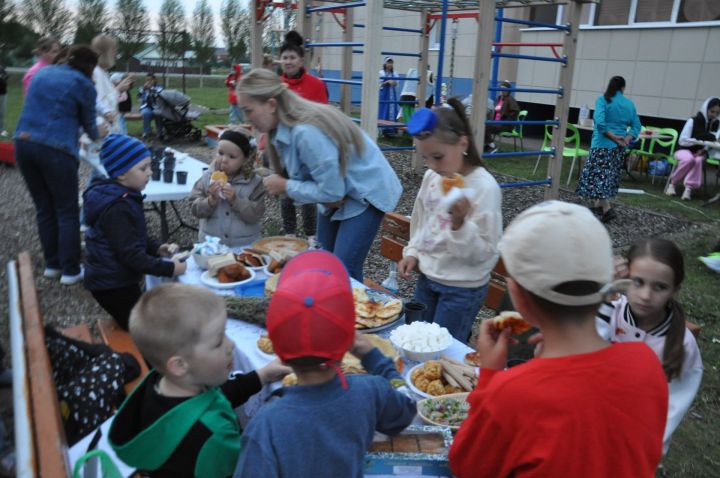 Күршеләр, күршеләр,  иң якын кешеләр...